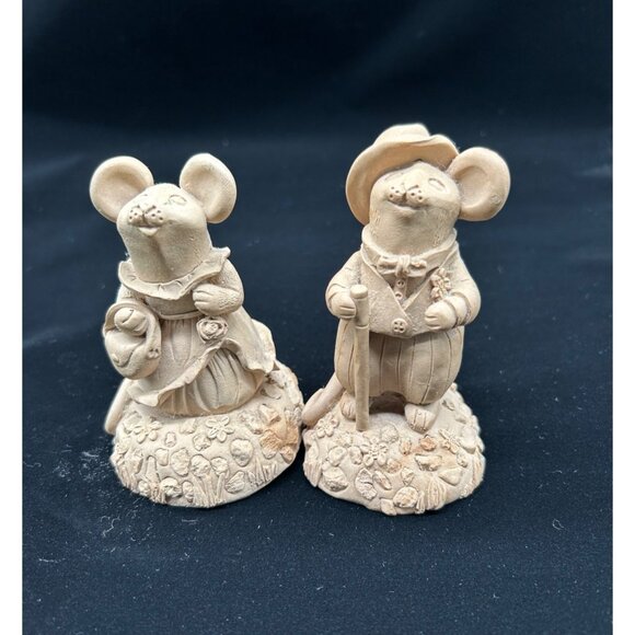 Vintage Light Brown, Groom Bride Mouse in Her Dress, Holding a Bag Purse, MC '9 - Picture 1 of 16